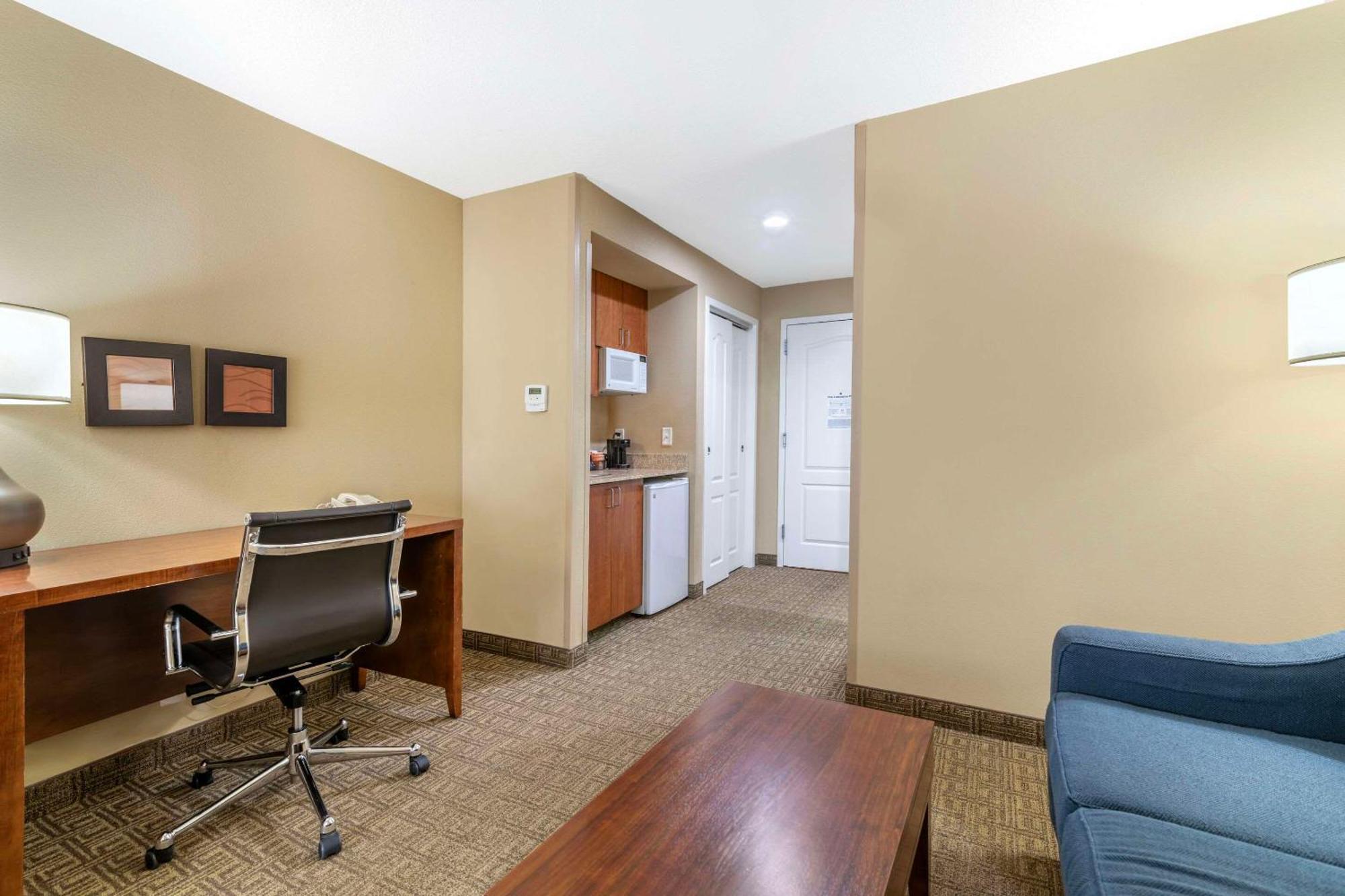 Comfort Inn & Suites Dover-Portsmouth Екстер'єр фото